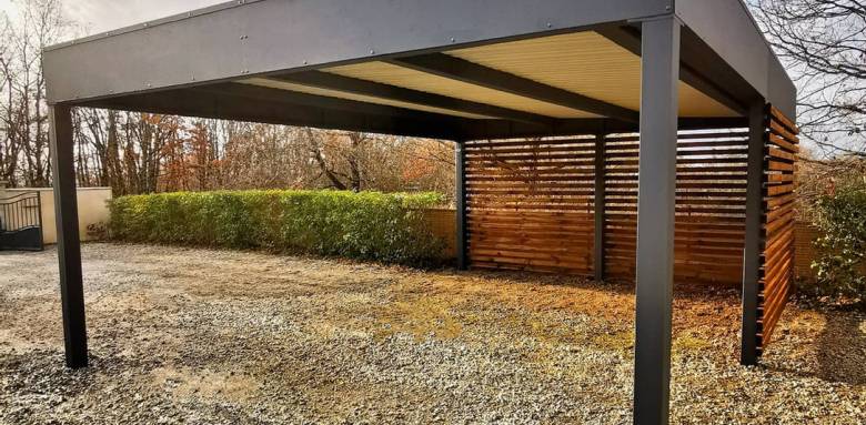 Installation d'un carport en structure métallique et toit plat - Montauban 82