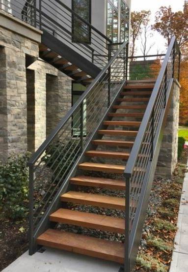 Escalier extérieur quart tournant en métal et bois - Arras 62