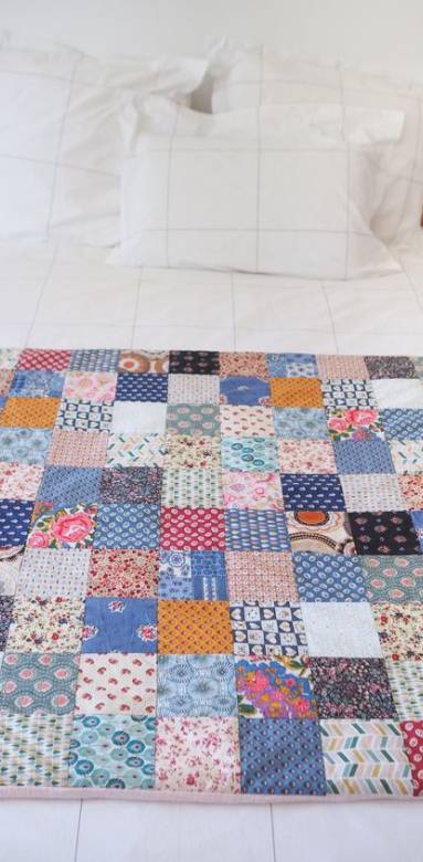 Tendances déco 2023 - dessus de lit en patchwork - Bouc-Bel-Air 13