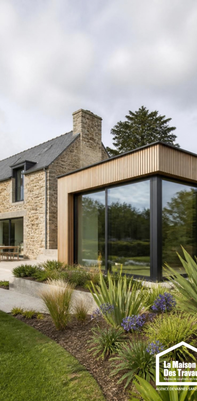 Agrandissement d’une maison avec une extension bois dans le Morbihan
