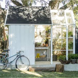 Abri de maison aménagé en serre