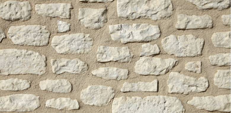 Mur en pierre rénové