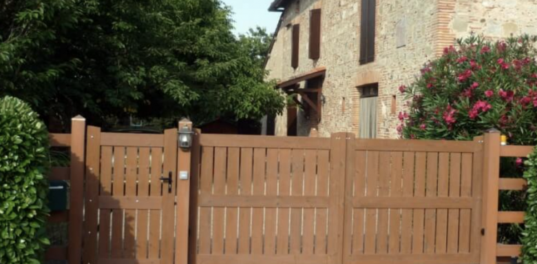 Portail en bois à Maule