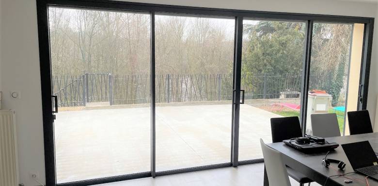 Installation de baies vitrées coulissantes en pavillpn