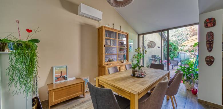 La pompe à chaleur air/air , appelée climatisation réversible s'installe facilement dans les extensions de maison