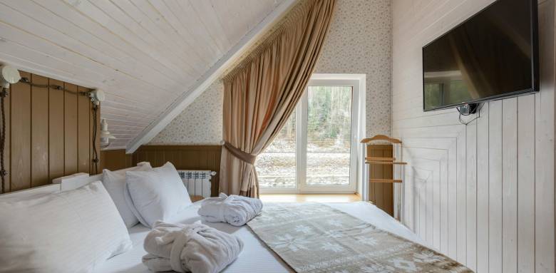 Une chambre aménagée à La Queue lez Yvelines