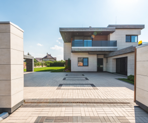 Maison moderne avec un toit plat