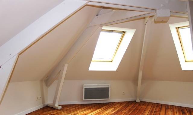 Isolation, mise en place Velux et revêtement de sol parquet