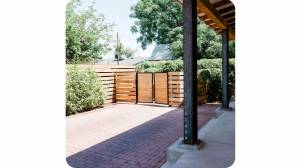 Quels matériaux choisir pour son allée de jardin sur Bayeux et ses alentours