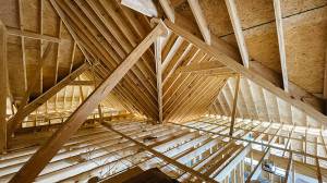 La surélévation de toiture pour une extension verticale de maison