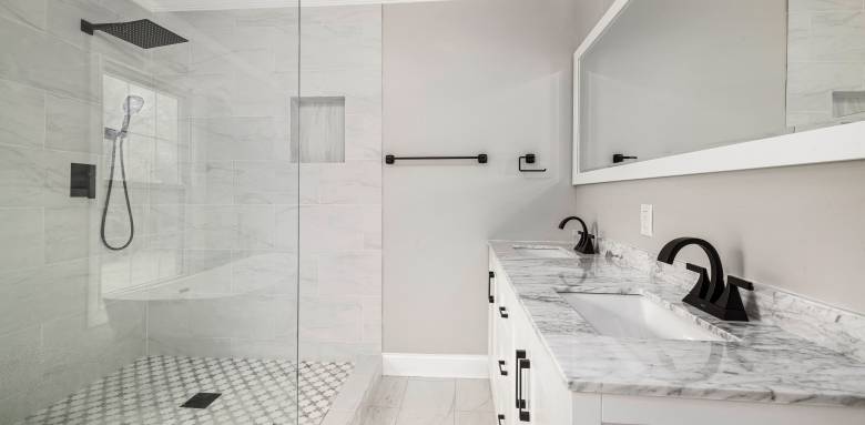 Comment aménager une salle de bain dans les combles de ma maison ?