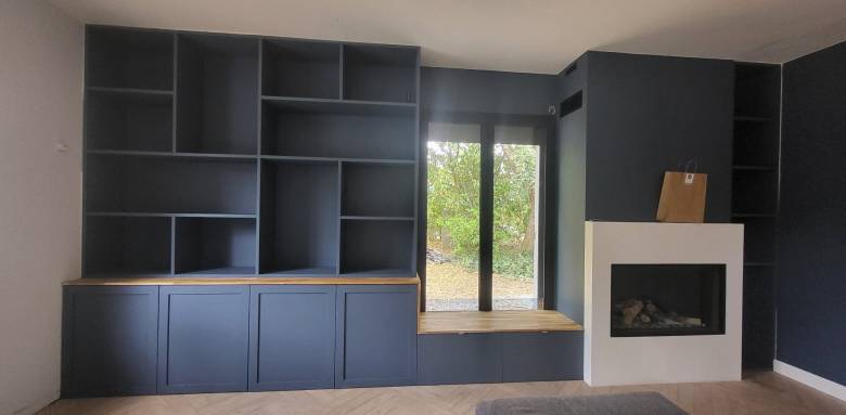 Niches murales dans un salon séjour