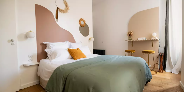 Apport en peinture de formes géométriques