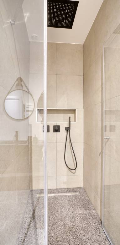 Combiner douche et baignoire dans une salle de bain du 16e arrondissement