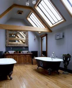 Envie d’une verrière dans une salle de bain ? Voici comment l’utiliser  (photo : Pinterest)