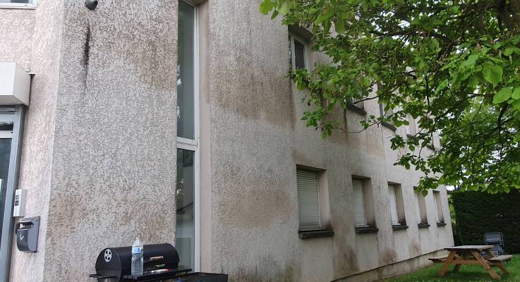 Façade de locaux professionnels avant travaux de ravalement - Brie-Comte-Robert 77170