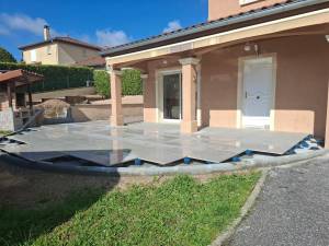 Terrasse sur plots : la solution idéale pour aménager votre jardin