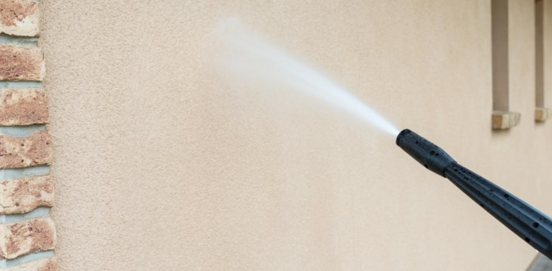 Nettoyer et traite sa façade