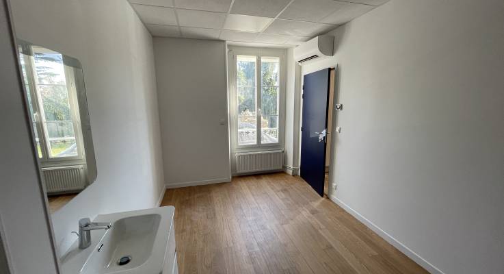 Ancienne salle de bain transformée en bureau (Essonne)