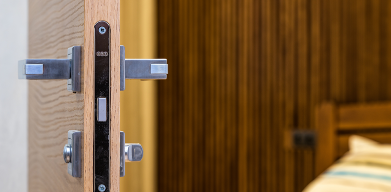 Comment sécuriser la porte d’entrée de son logement ? 