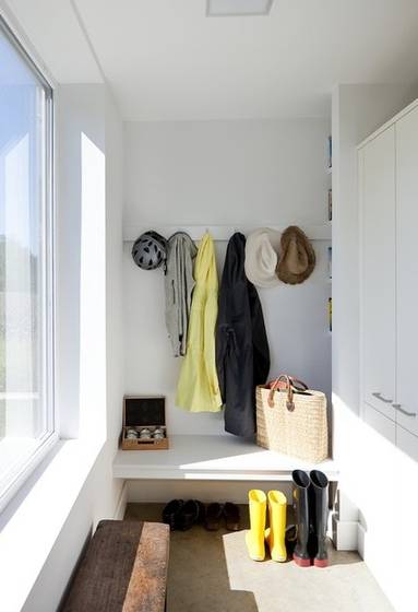 Entrée aménagée en dressing