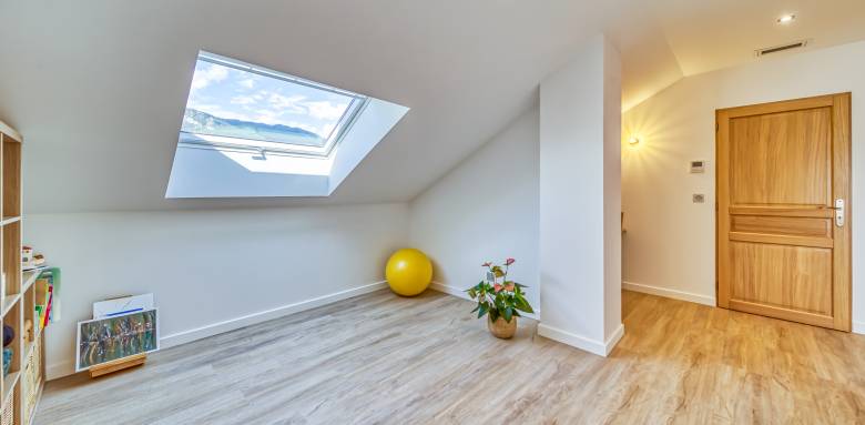 Une jolie salle de sport sous combles, dans le Grésivaudan