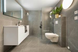 Revêtement sol salle de bain La Maison Des Travaux Nîmes