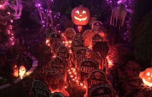 Décoration halloween extérieur cimetiére