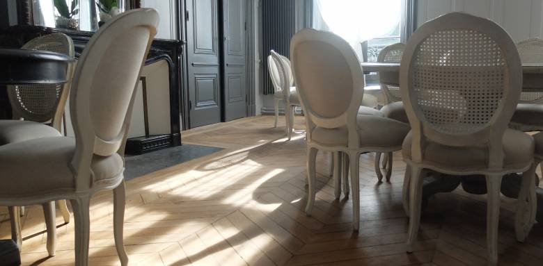 Réalisation Agence La Maison Des Travaux Lyon Ouest  : ponçage et vitrification de parquets Point de Hongrie dans un chateau classé (Monts du Beaujolais, 69)