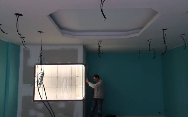 Pose d'un faux plafond 