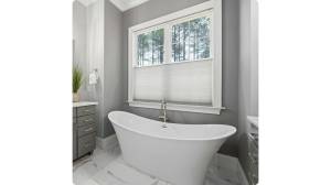 Peut-on remplacer une baignoire par une douche sans refaire le sol ? Fougères 35133