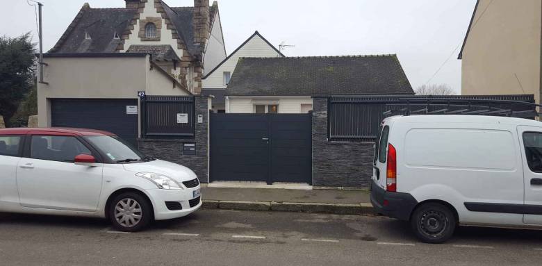 Un portail contemporain gris anthracite 