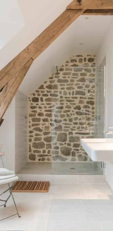 Aménager une salle de bains sous combles