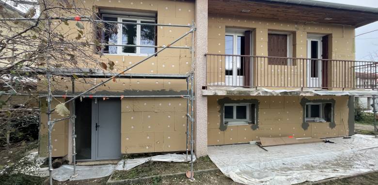 Isolation extérieure d'une maison ancienne dans l'Ouest Lyonnais