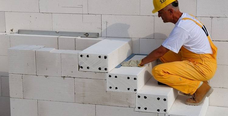 Pose de blocs de béton cellulaire 