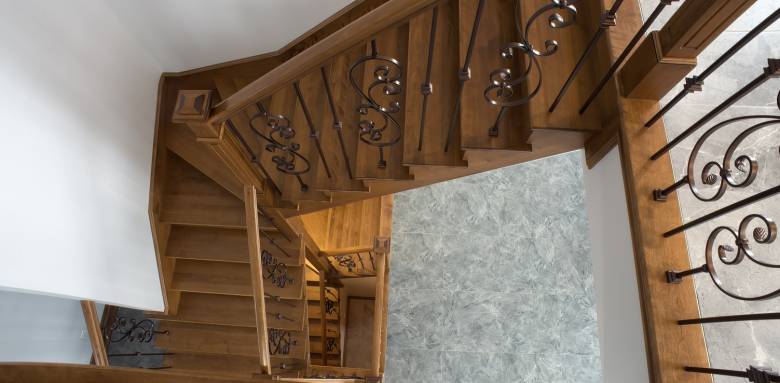 escalier bois et fer forgé