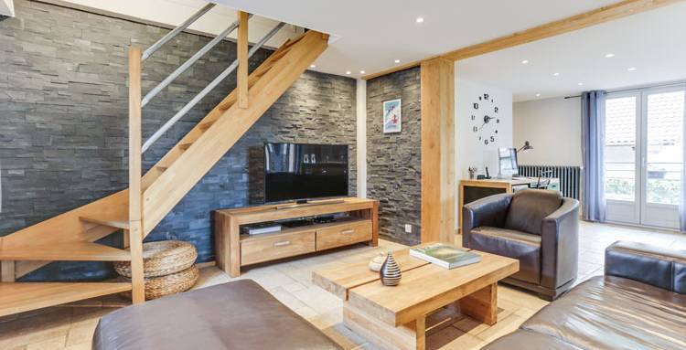 Habillage mural intérieur avec parement décoratif - Solliès-Toucas 83