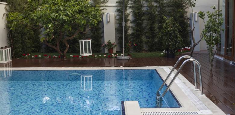 Image libre de droit de piscine à domicile 1