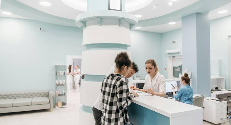 Un design qui organise le parcours patient, réduit l’attente inutile et agit sur le ressenti
