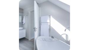 Installer un sèche-serviette dans une salle de bain sur Thue et Mue 14210