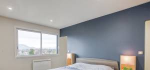 faux-plafond suspendu dans une chambre