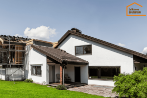 Extension en ossature bois ou en maçonnerie traditionnelle : quel est le meilleur choix ?