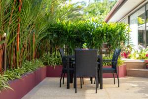 Coin repas sur une terrasse