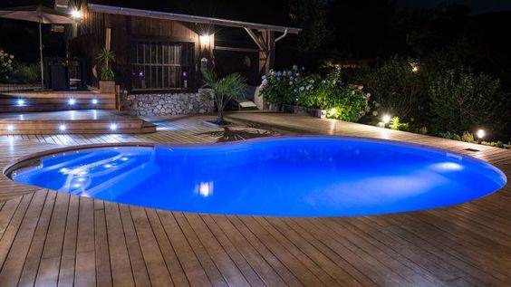 Piscine éclairée