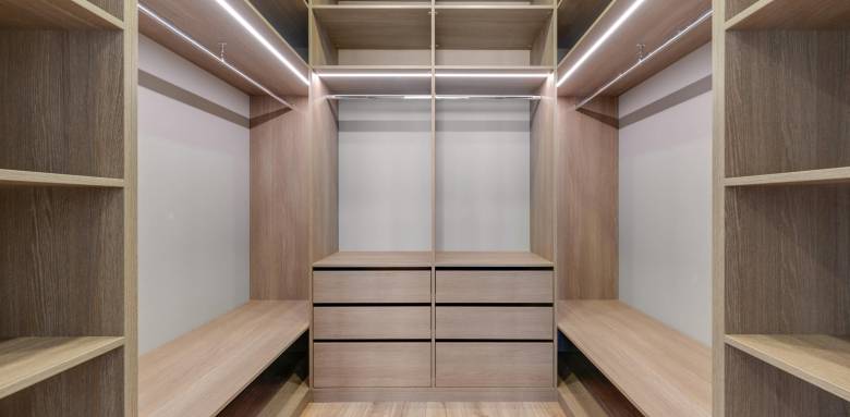 installer un dressing dans une petite pièce La Maison Des Travaux Alès