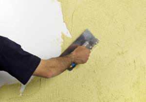 Comment agrandir une pièce avec un mur de couleur ?