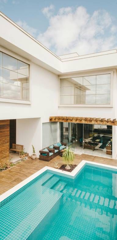 Magnifique terrasse avec piscine dans un domaine privé de Saint Nom la Bretèche