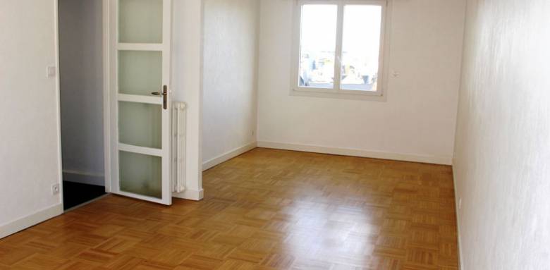 Parquet massif rénové dans un appartement - Nantes 44