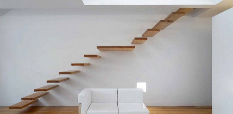 Escalier suspendu en bois avec palier