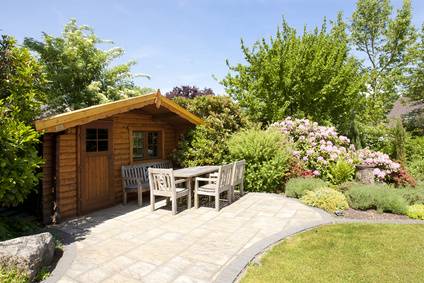 Aménagement de jardin avec cabane de jardin - Bourg-en-Bresse 01